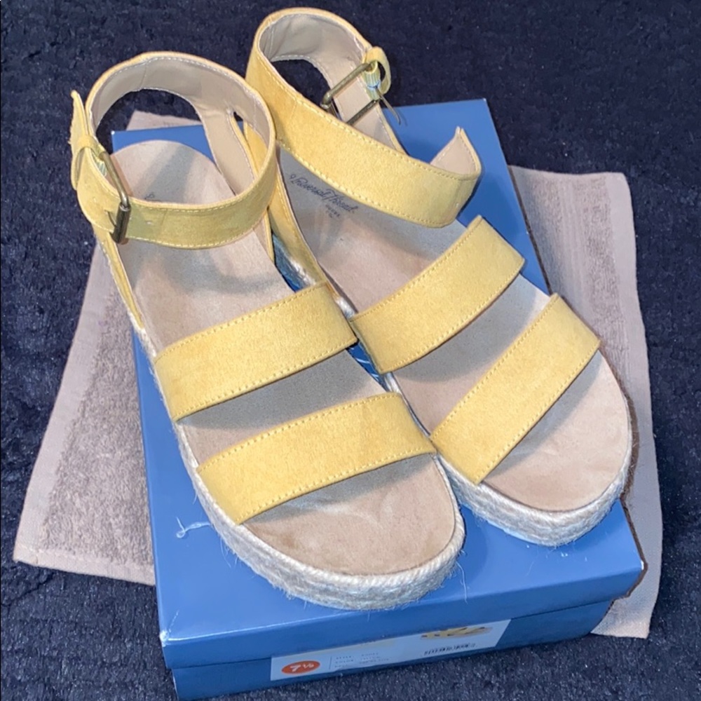 Like new! Platform Sandals.